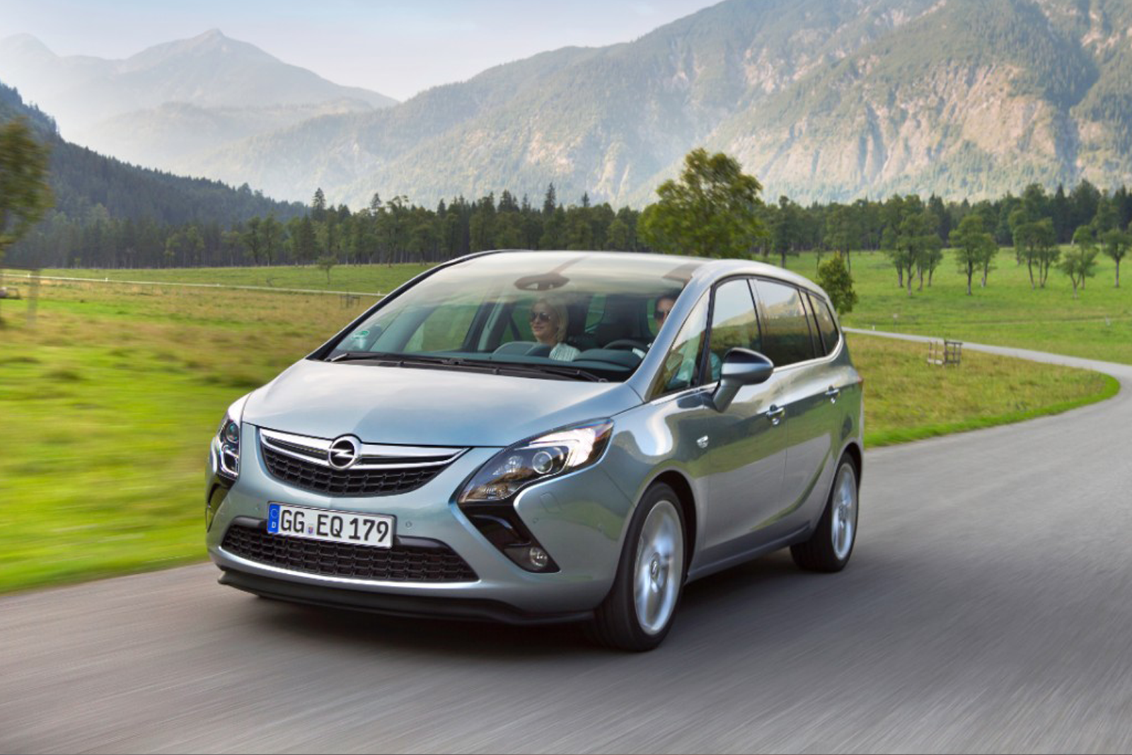 Опель zafira tourer